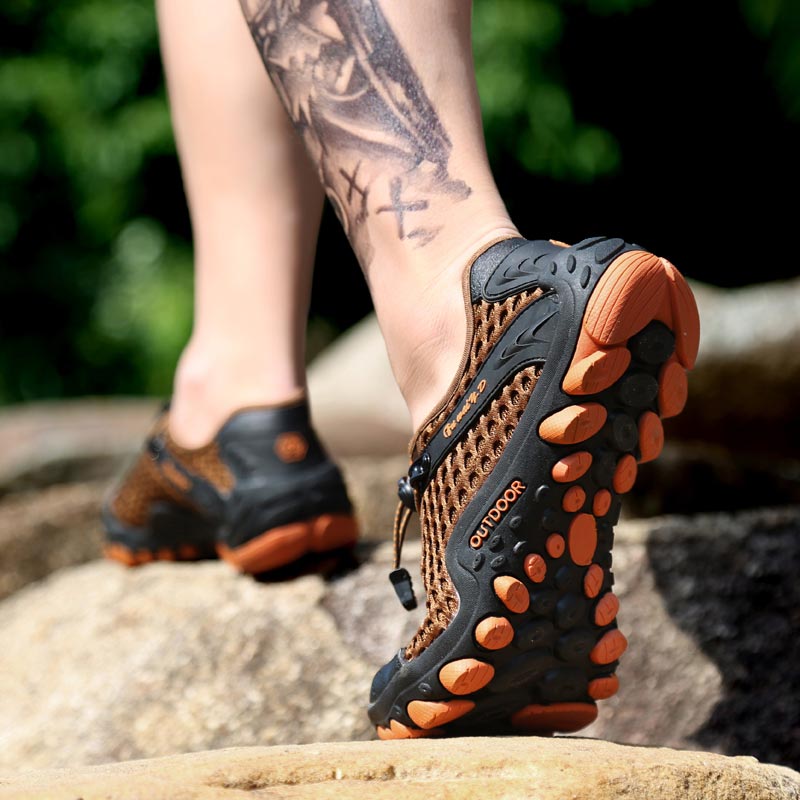 Japanese Elderly Lifestyle - Chaussures de sport de montagne pour